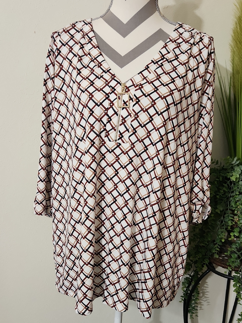 PerSeption Cream Geometric Zip-Front Blouse Top